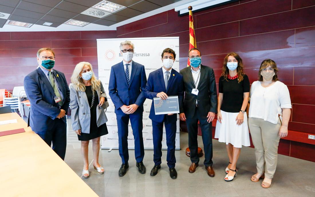 Noticia MútuaTerrassa firma voluntarios
